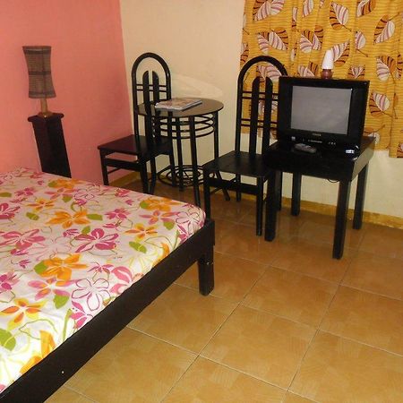Favila Transient Rooms Pasay Exteriör bild