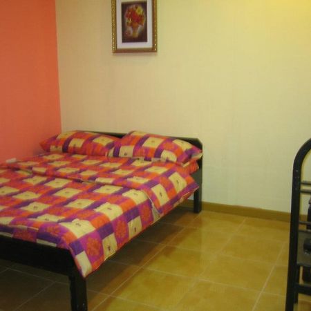 Favila Transient Rooms Pasay Exteriör bild